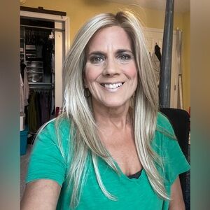 Rachel Welch Mesmerized in SS Biiscuit